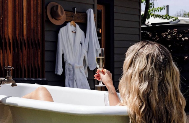 WAIRERE REST | LUXE Couples High Country Retreat | Outdoor Bath + Amazing Garden