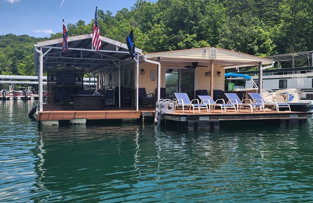 WAKE N' UP (Floating House @ Whitman Hollow)