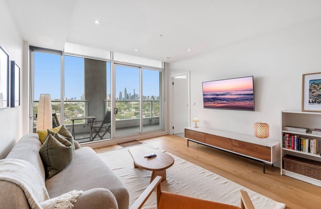 Wake Up to Views, Pool & the South Yarra Lifestyle