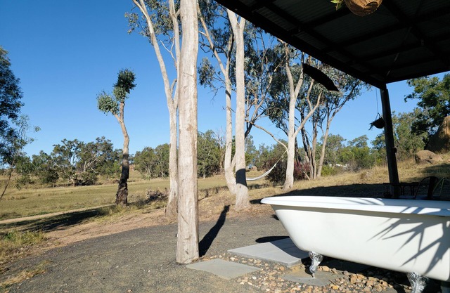 Romantic Sunrise Cabin set on a 25 acre idyllic farm 5 mins to Mudgee wineries