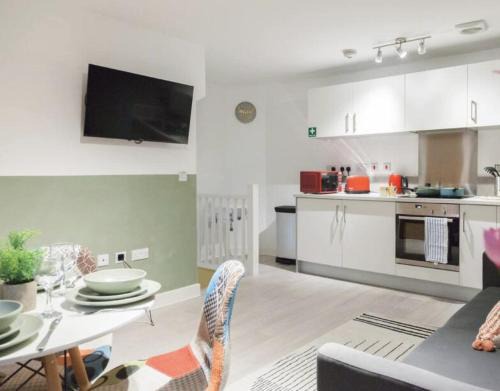 Wakefield Hideaway 2BR Comfort for 4 Guests
