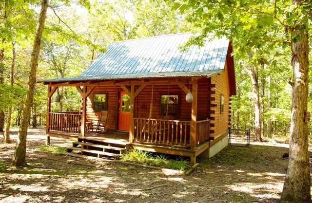 Walden Cabin! Hot Tub, Fire Pit, Private Retreat