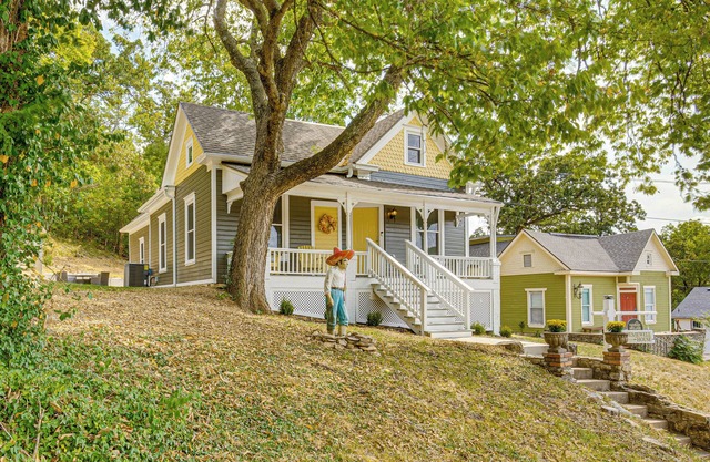 Walk Downtown: Historic Home in Excelsior Springs