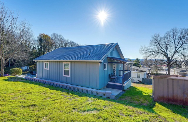 Walk Downtown: Charming Rome Abode w/ Yard!