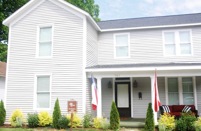 Designer Downtown Home Close to Everything à Huntsville
