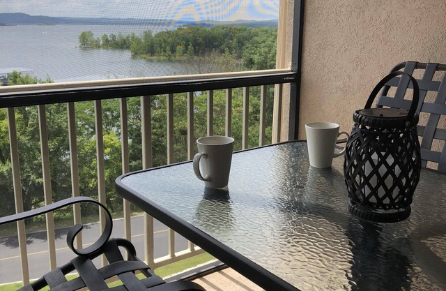 WALK-IN 2 chambres pour 8 personnes! Vue sur le lac et la marina! 3,2 km de Silver Dollar City