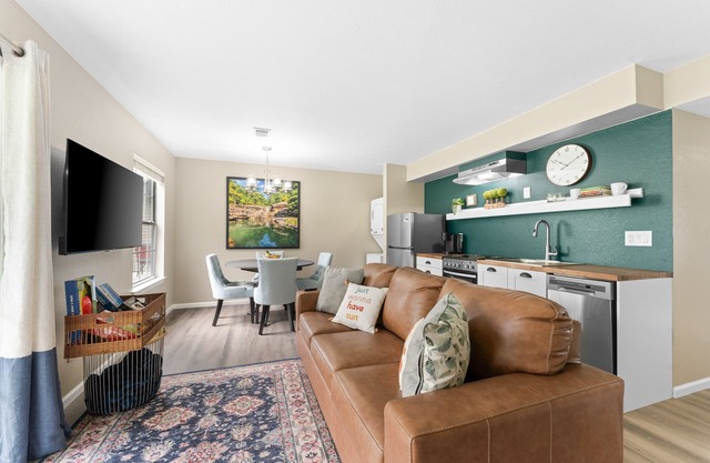 Walk-In ~ Pet Friendly ~ E-Bikes ~ Fishing On-site ~ Golf Nearby (FC19-2)