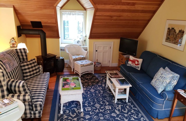 MARCHEZ SUR LES SENTIERS DE L'ACADIE, OCÉAN À PARTIR DE CE CHARMANT CARRIAGE HOUSE