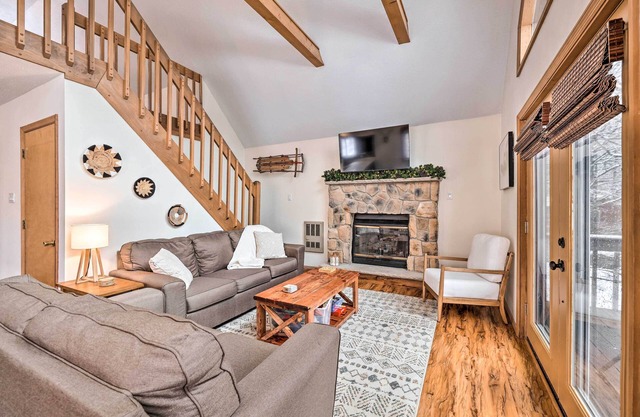 Walk to Arrowhead Lake: Cabin w/ Private Hot Tub!