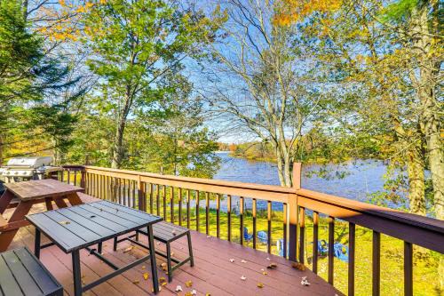 Walk to Beach Arrowhead Lake Home
