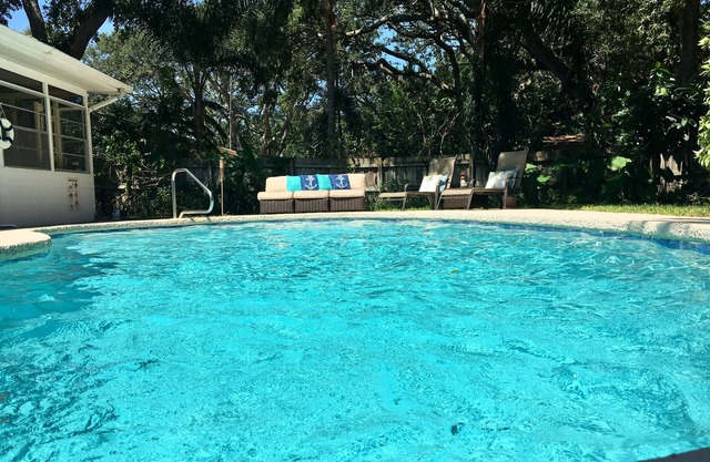 Beach House w / Piscine "SeasTheDayFL" salle de jeux! Marcher à la plage!