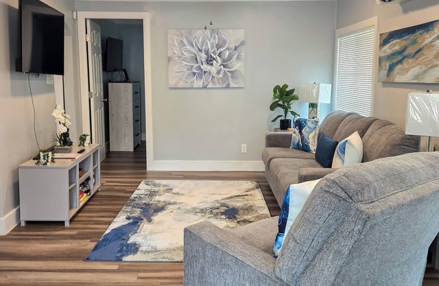 Walk to Beach: Hampton Home w/ Grill!