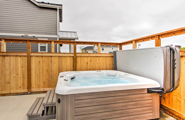 Ocean Shores Home w / Hot Tub - Promenade à la plage, Canal