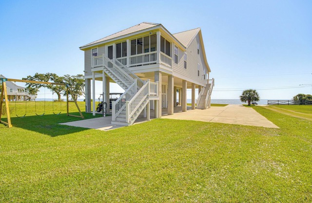 Walk to Beach: Oceanfront Home w/ Outdoor Kitchen