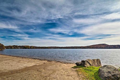 Walk to Beach Pocono Lake Cabin with Pool Access!