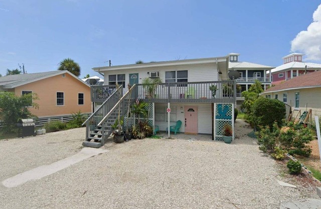 Walk To Beach, North End Restaurants, Night Life Steps Away!