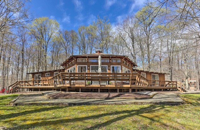 NOUVEAU! Maison familiale avec terrasse, marchez jusqu'au lac Big Bass!