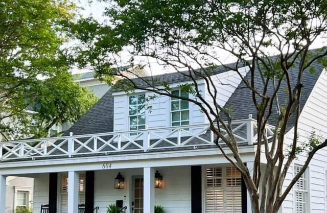 Walk to Campus, Square! Luxurious Southern Home!