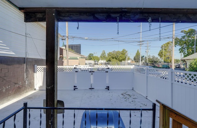 Walk to Churchill Downs: Louisville Apartment!