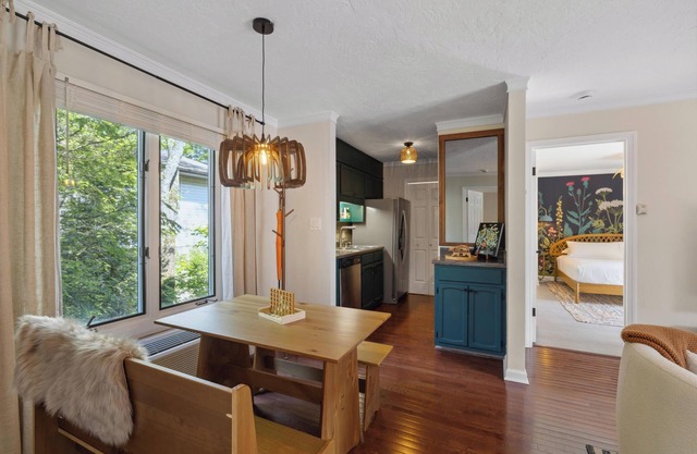 Walk to Downtown Blowing Rock - 2 Primary Suites + Pet Friendly!