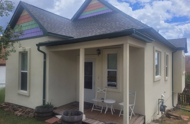 Immaculate! 2 bed 2 bath One Block to Downtown, Mnt View, Deck-Grill-Wildlife