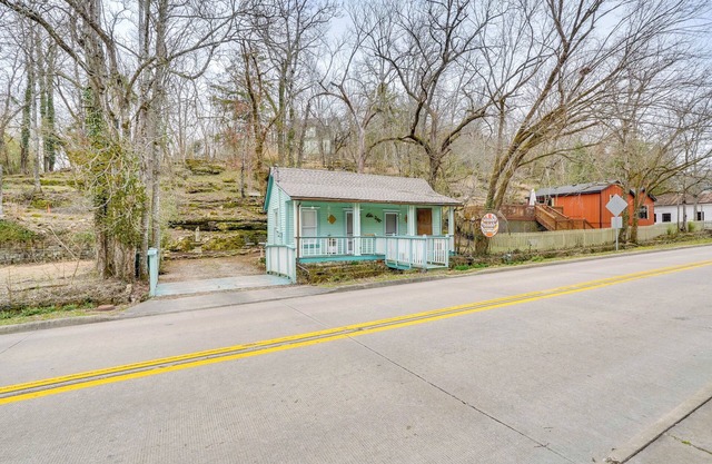 Walk to Dtwn: Eureka Springs Retreat w/ Patio!