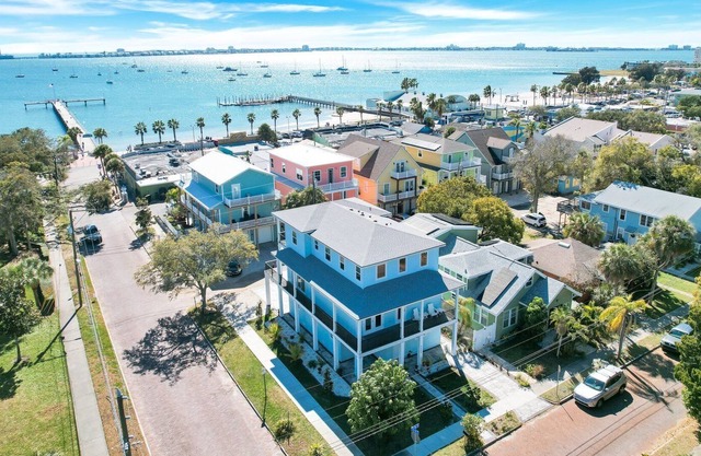 Grande Suites Private Home Gulfport, Sleeps 10!