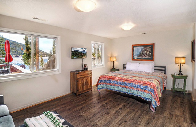Cozy Pet-Friendly Studio in the Heart of Grand Lake