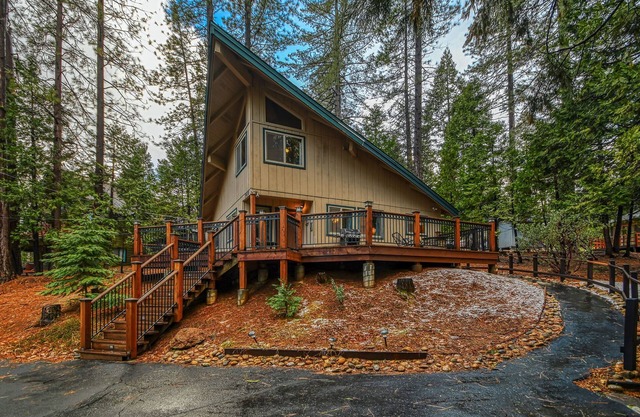 Retraite formellement pluvieuse! Charmant 2 Bedrom à Blue Lake Springs avec accès au Sequoia Woods Country Club!
