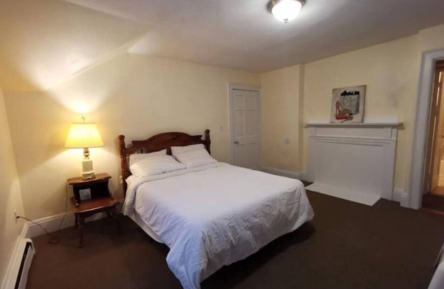 Walk to FSU, shopping center, separate entrance