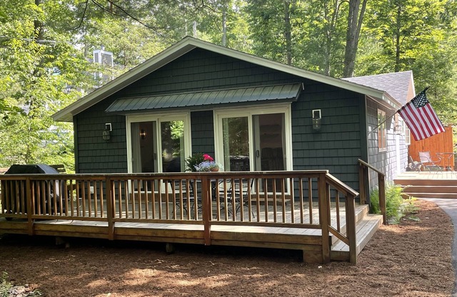 Walk to Glen Arbor & Big Glen Lake from Charming Cottage on Wooded Lot, Fire Pit