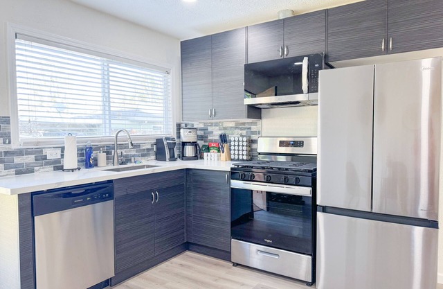 Walk to Google 3BR Home Yard & Kitchen