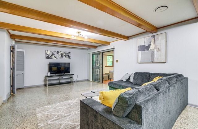 Walk to Graceland: Spacious Memphis Home!