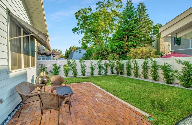 Bayshore Beauty - Stylish 3BR SOHO Bungalow near Hyde Park
