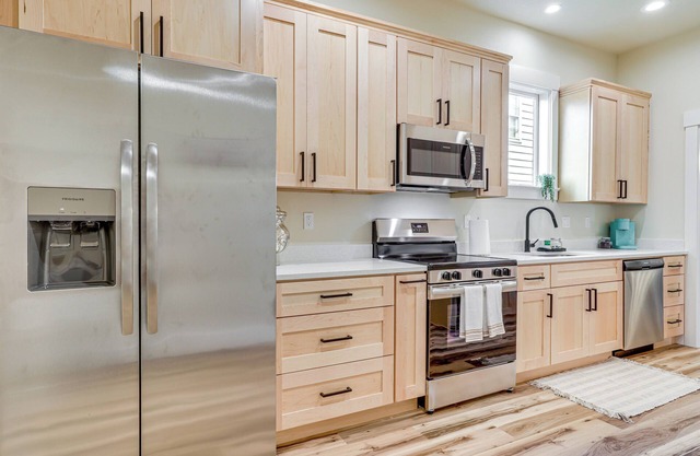 Walk to Independence Theatre: Dtwn Retreat!