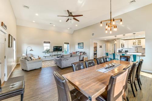 Walk to Lake Historic Family Apartment in Culver!