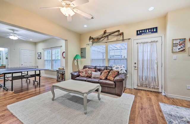 Walk to Lake: Townhome w/ Hot Tub in Afton!