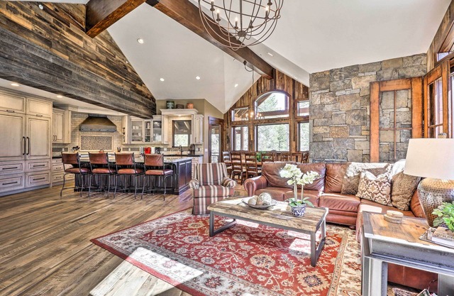 Walk to Lift: Luxe Villa w/ Hot Tub in Copper Mtn