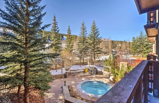 Walk to Lifts: Condo w/ Copper Mtn Views in Frisco