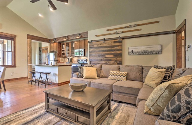 Walk to Main St & Marina: Grand Lake Cabin!