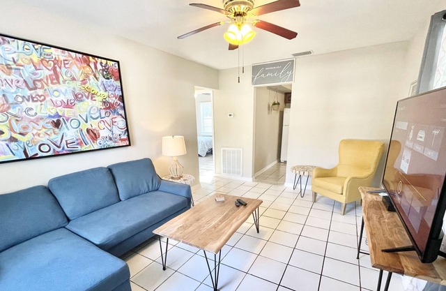 Walk to MIDTOWN Restaurants & Shops! Near Raymond James Stadium!