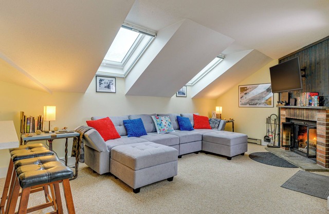 Walk to Mount Snow Resort: Unit w/ Pool & Hot Tubs