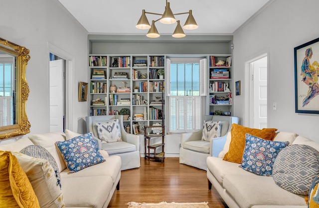 5BR Farmhouse – Family-Friendly w/ Large Yard