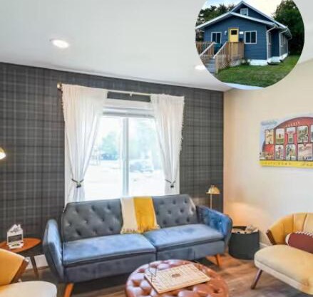 Walk to Notre Dame Game Room Enclosed Porch