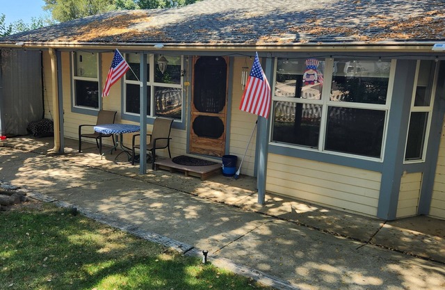 Walk to Old Town Folsom-Duplex-Unit B