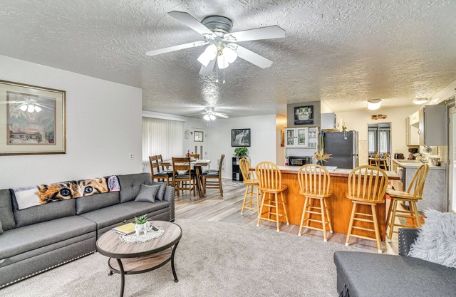 Walk to Park & Cowlitz River: Home w/ Large Yard!