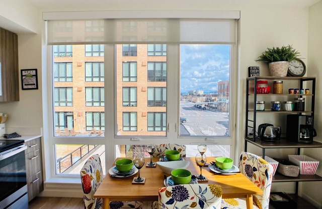 Walk To Convention Center+Free Assigned Parking-Family & Pet-WiFi-AC