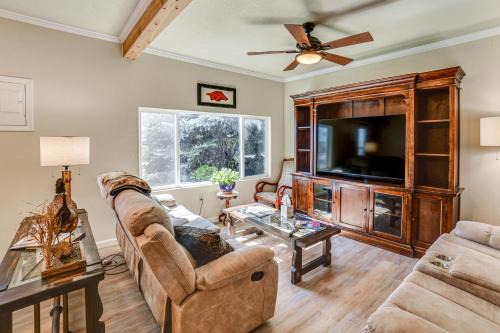 Walk to River Oacoma Home with Dog-Friendly Yard!