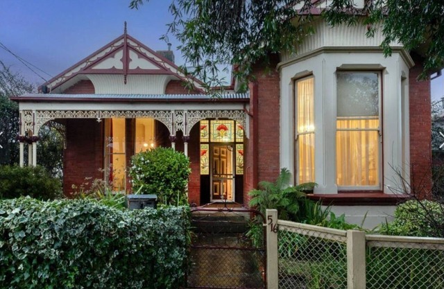 Walk to Sovereign Hill, Cafes & Shops from this historic, pet-friendly villa.
