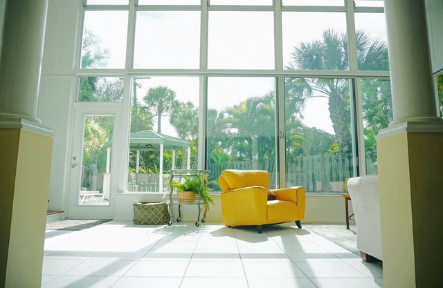 Marchez jusqu'à St Armands Circle! Maison spacieuse avec piscine privée privée!